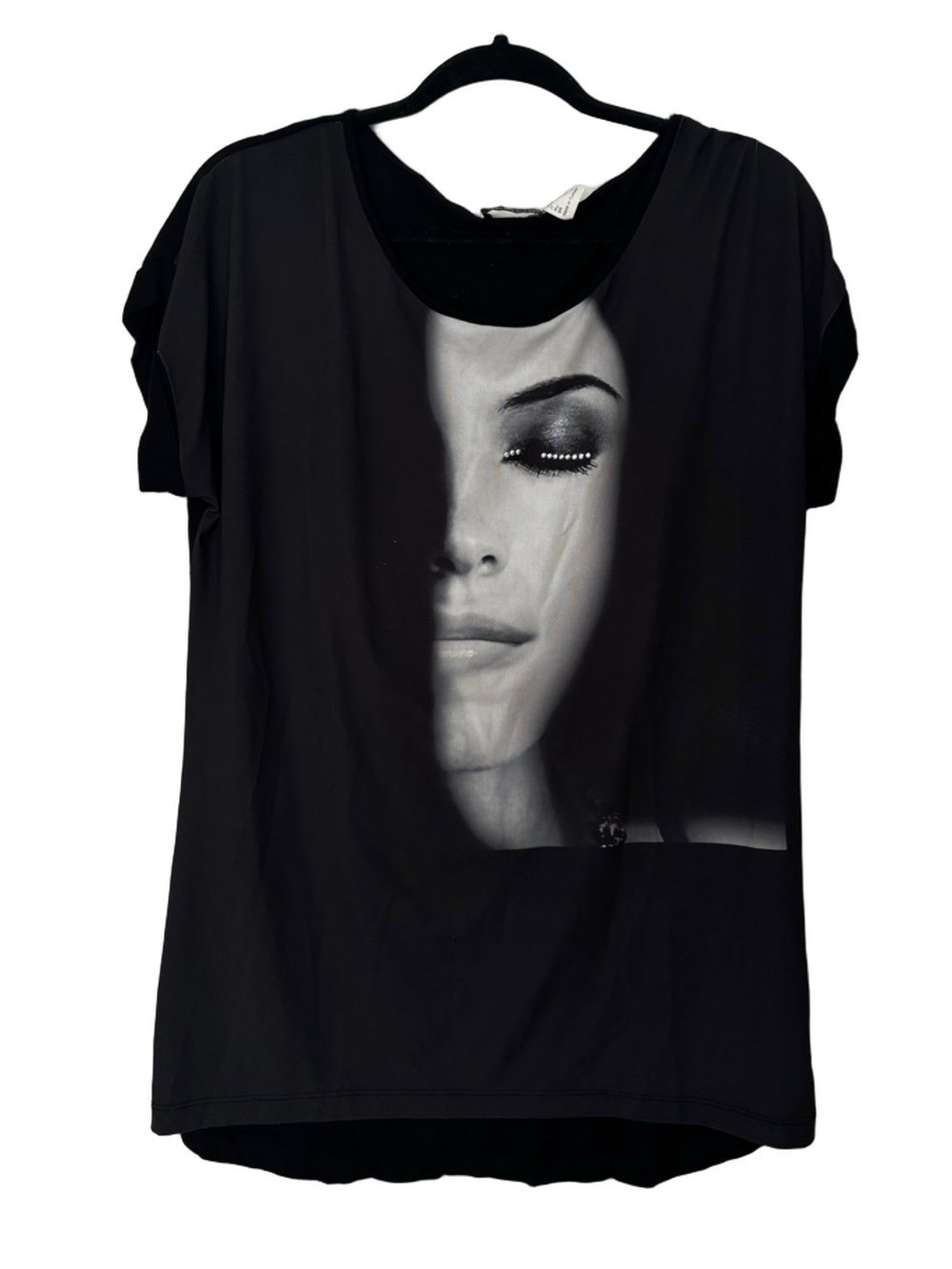 5/$20!! VENUS Black Graphic Face Print Short Sleeve Tee - Picture 3 of 8